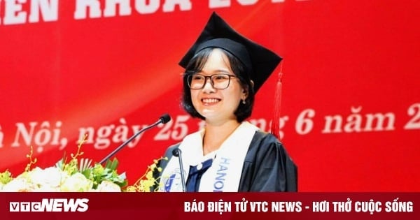 Une jeune fille de Thanh, surnommée « chasseuse de prix », a obtenu son diplôme de major de promotion à l'Université de droit de Hanoi