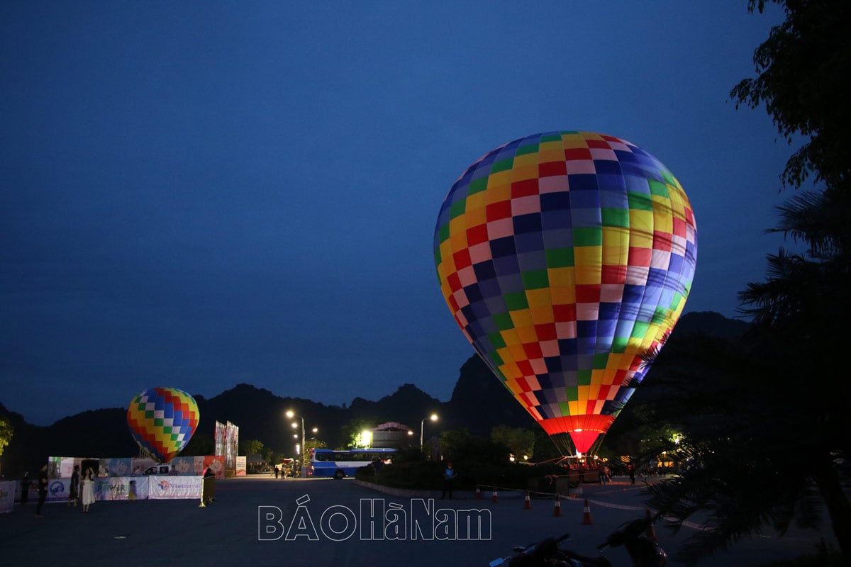 Thousands of people participated in hot air balloon flight experience during Culture Week