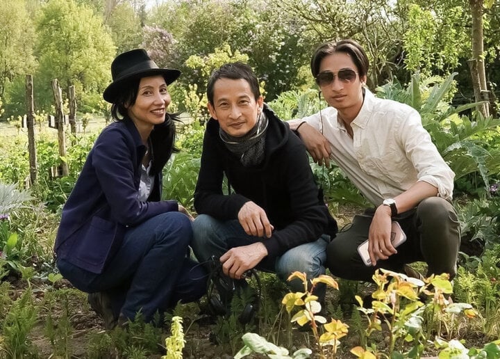 Director Tran Anh Hung and his wife and son.