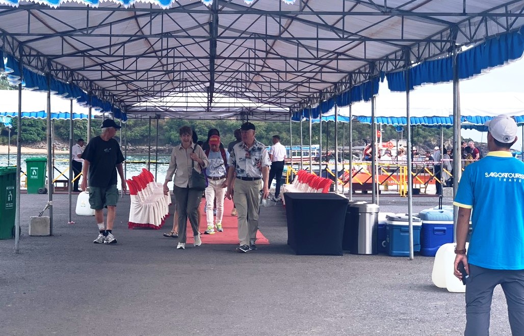 Nha Trang liên tục đón 3 du thuyền quốc tế 