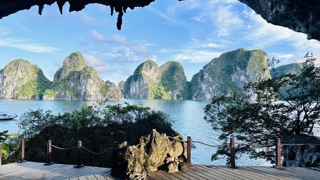 Explora la cueva 'romántica' en la bahía de Ha Long | Periódico electrónico Gia Lai