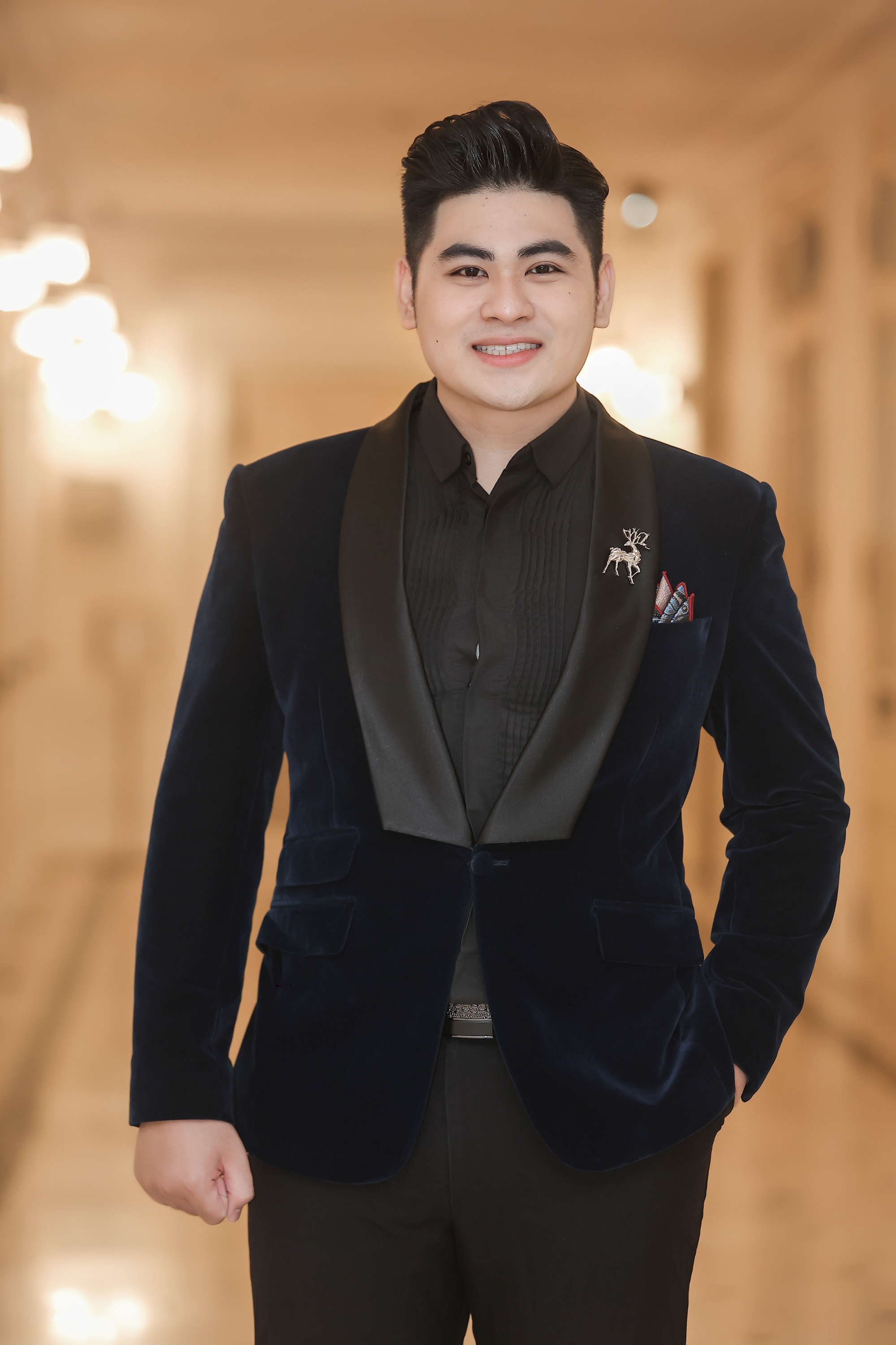 Trần Quang Cảnh: Chàng trai dân tộc Mường bán vé bể bơi nuôi ước mơ thành ca sĩ Opera - Ảnh 4.