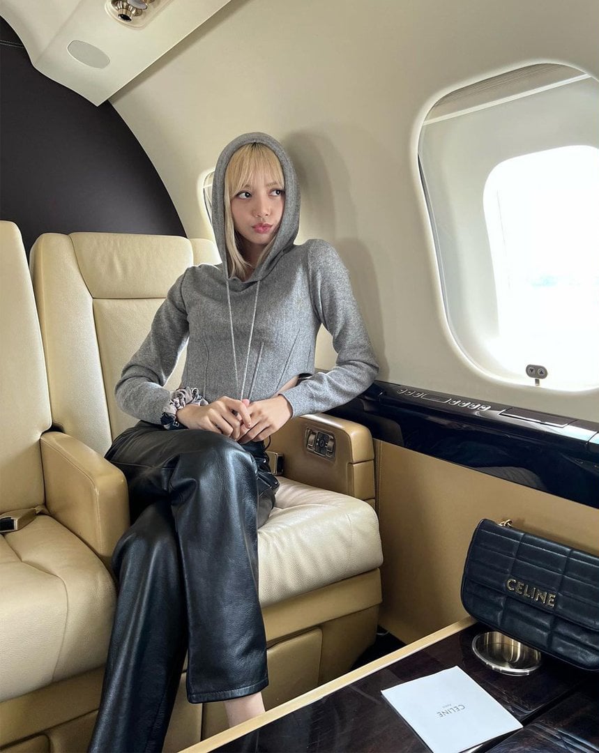 Koreanischen Medien zufolge beträgt der Preis für die Anmietung eines Privatjets für internationale Flüge etwa 700 bis 844 Millionen Won (entspricht 13 bis 15 Milliarden VND) für einen 30-stündigen Flug oder 28,13 Millionen Won (etwa 500 Millionen VND) für jede Flugstunde.