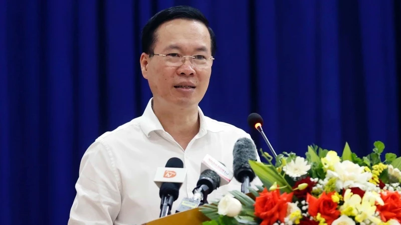 Präsident Vo Van Thuong trifft Wähler des Bezirks Hoa Vang. (Foto: Thong Nhat/VNA)