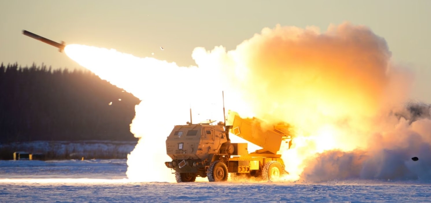 세계 - 러시아의 이스칸더-M 전술 미사일이 우크라이나의 값비싼 HIMARS 시스템을 공격해 파괴한 순간(사진 2).