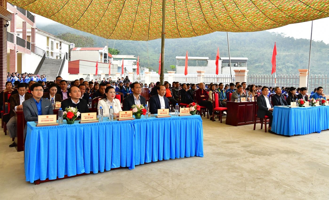 Inauguration d'un complexe d'hébergement de 3 étages sponsorisé par PVEP dans le district de Xin Man, province de Ha Giang