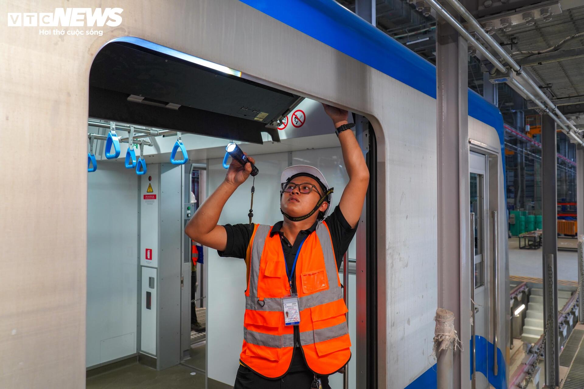 Journée de travail silencieuse de la personne qui « maintient la santé » du métro Ben Thanh - Suoi Tien - 12