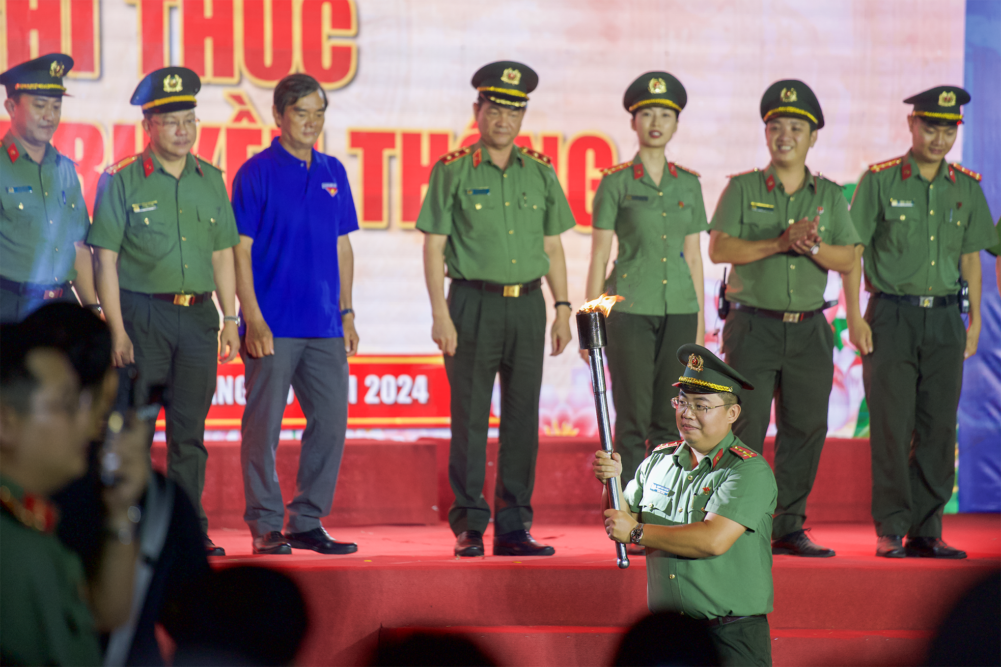 La Policía de la ciudad de Ho Chi Minh continúa impulsando la tradición y honrando a los jóvenes rostros destacados de la Policía de la ciudad de Ho Chi Minh, foto 2