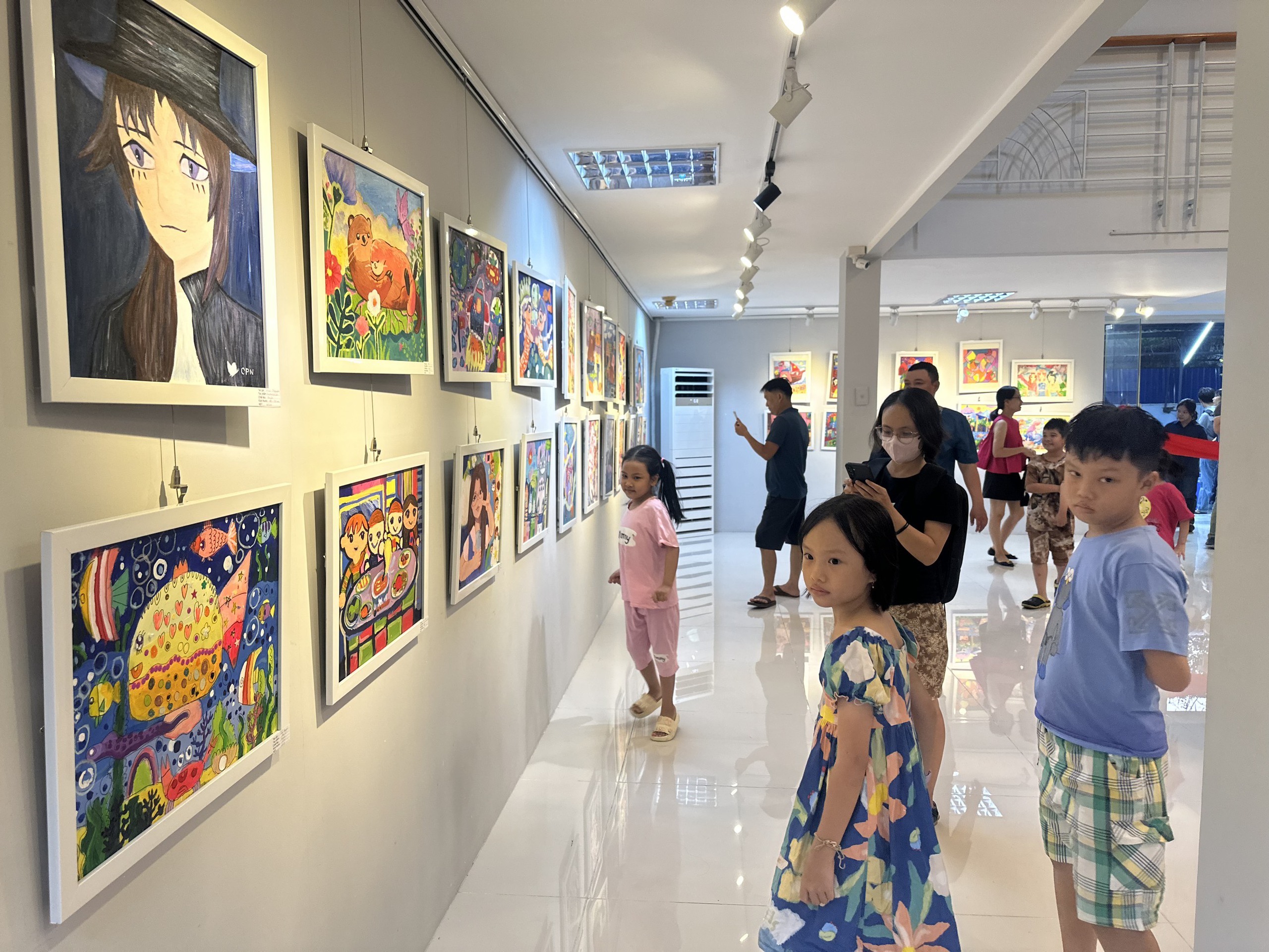 Ươm mầm sáng tạo với triển lãm mỹ thuật thiếu nhi ‘Màu yêu thương’- Ảnh 7.