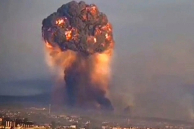 World - Russia precisely attacks, destroys Ukraine's arsenal (Image 3).