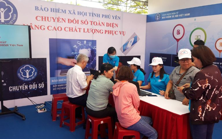 ធានារ៉ាប់រងសង្គមខេត្ត Phu Yen អនុវត្តគោលនយោបាយធានារ៉ាប់រងសុខភាពបានល្អ ដើម្បីធានាសន្តិសុខសង្គមក្នុងតំបន់។ រូបភាព ១