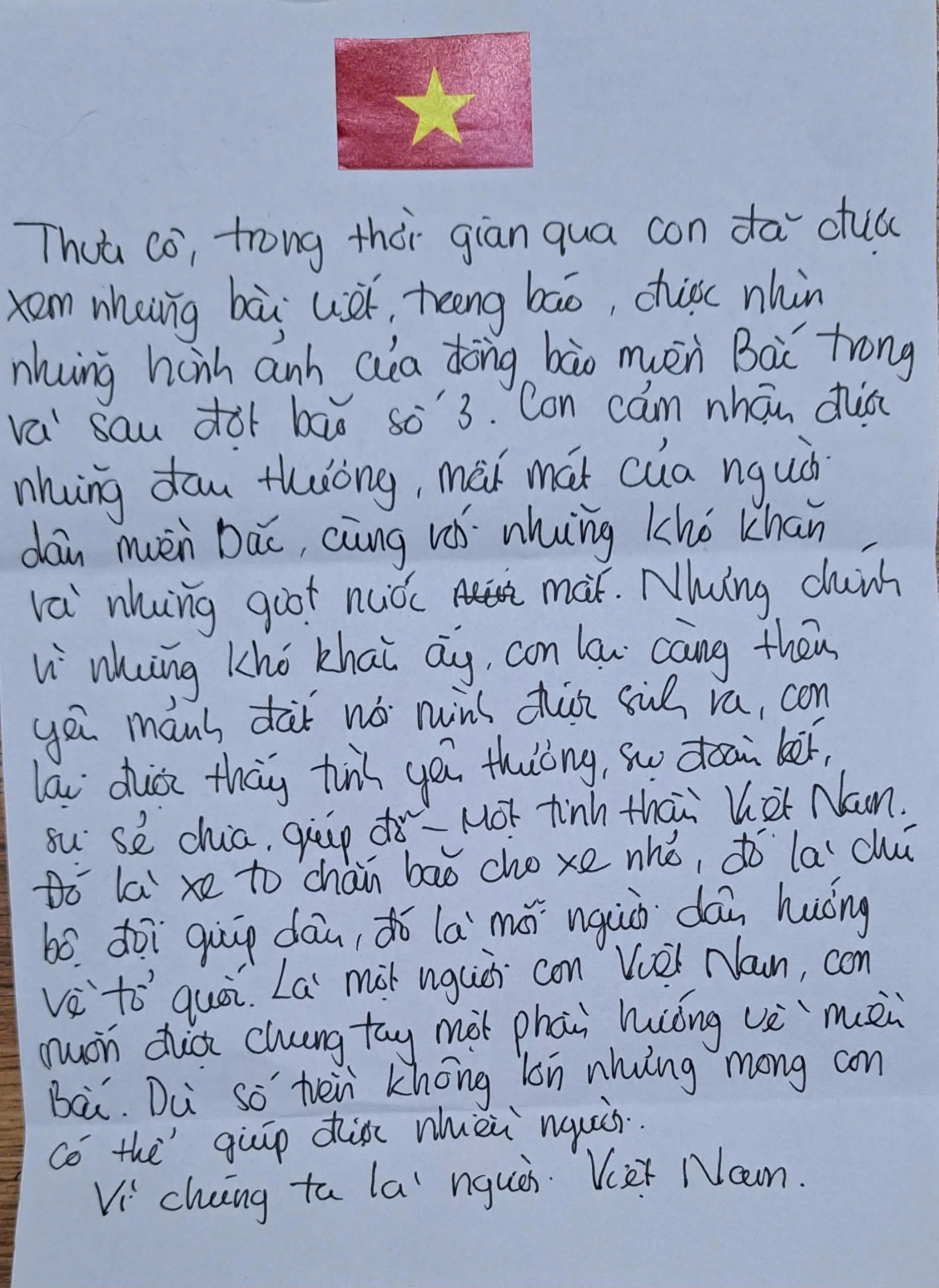 Học trò mồ côi lấy học bổng gửi đồng bào vùng lũ kèm lá thư xúc động- Ảnh 2.