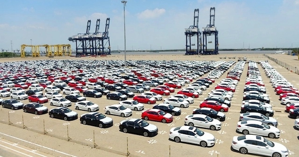 Car imports surge before "ghost month"