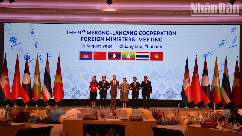 Heads of delegations attending the 9th Mekong-Lancang Foreign Ministers' Meeting. (Photo: XUAN SON)