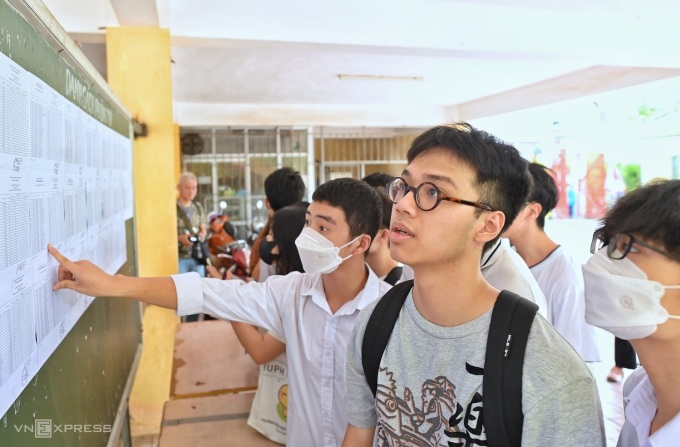 Candidates taking the 2023 high school graduation exam in Hanoi. Photo: Giang Huy