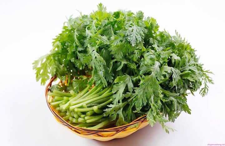 Chrysanthemum greens are not only common vegetables, but also medicinal herbs, which can be dried or used fresh. (Illustration photo)