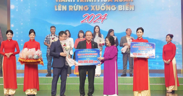 Vietjet recibe certificado de mérito por contribuciones a la joven generación de Vietnam