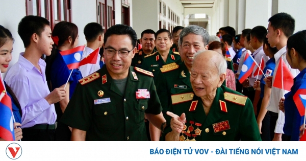 Le peuple laotien a manifesté des sentiments nobles envers les soldats volontaires vietnamiens.