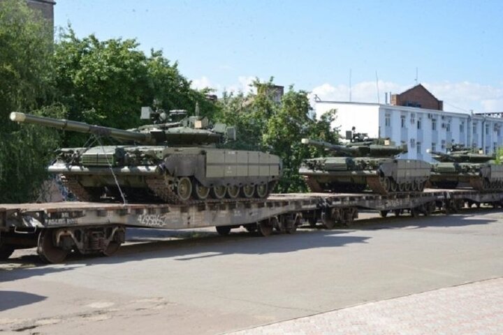 Char T-80BVM amélioré de l'armée russe.