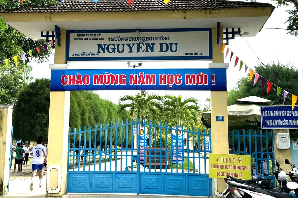 Vụ phụ huynh xông vào lớp đánh 2 học sinh: Đề nghị công an xử lý - 1