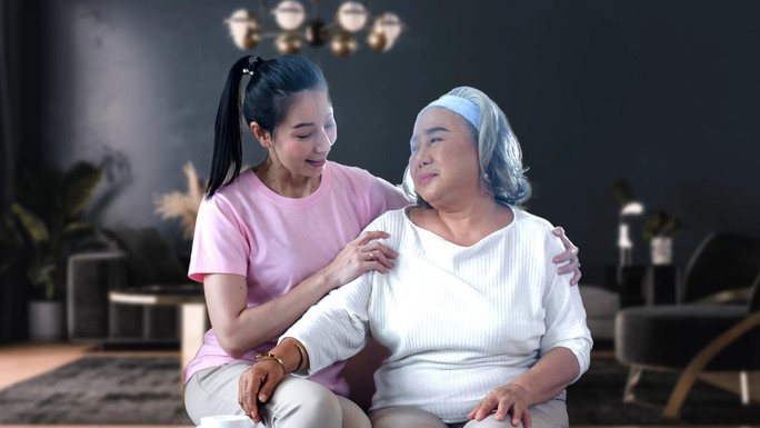 Tranh cãi việc tuyển “hầu gái” lương 470 triệu đồng/tháng ở Trung Quốc - Ảnh 1.