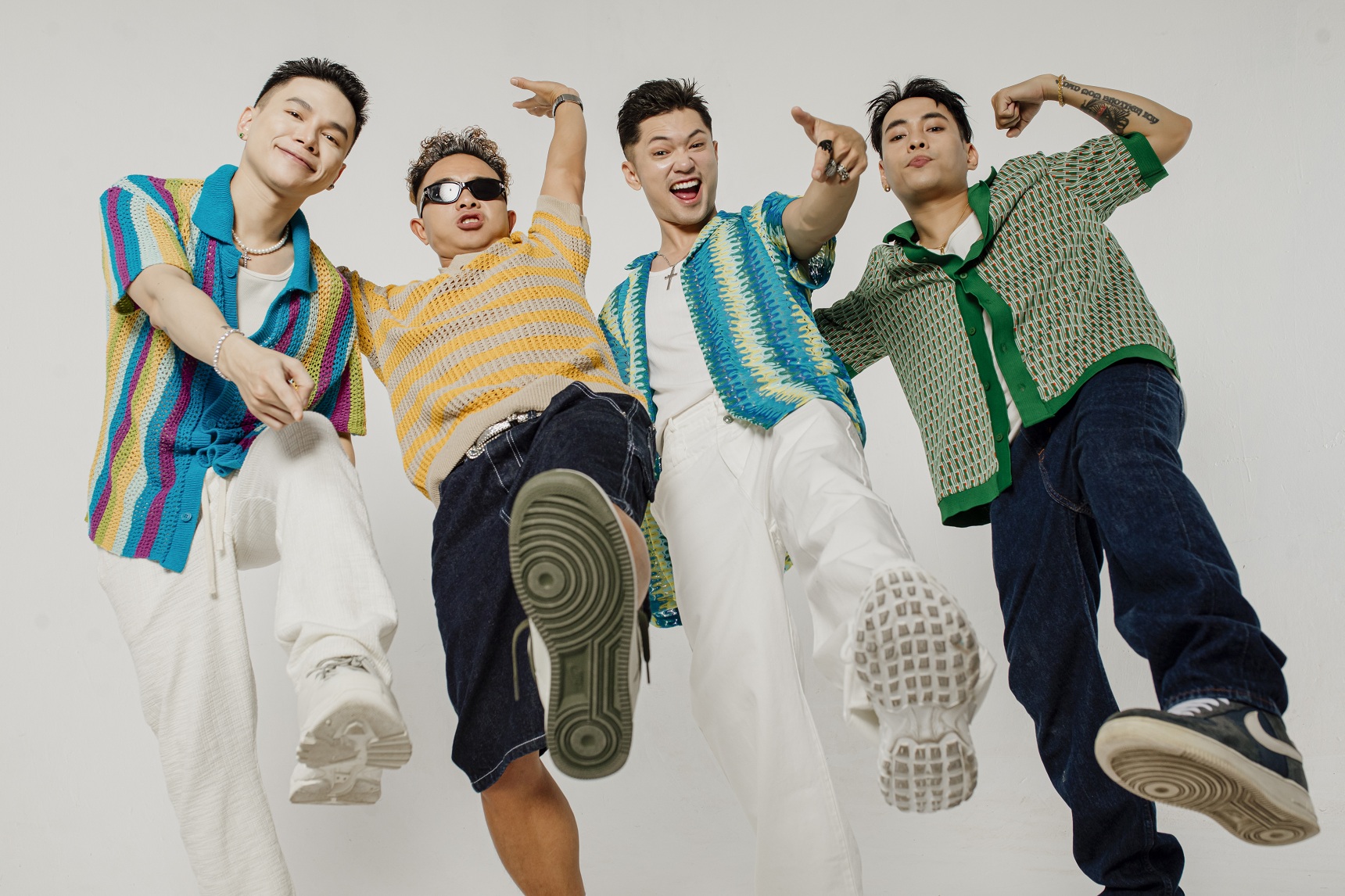 Nhóm nhạc FBBOIZ trở lại cùng ‘Hè sang’  - Ảnh 2.