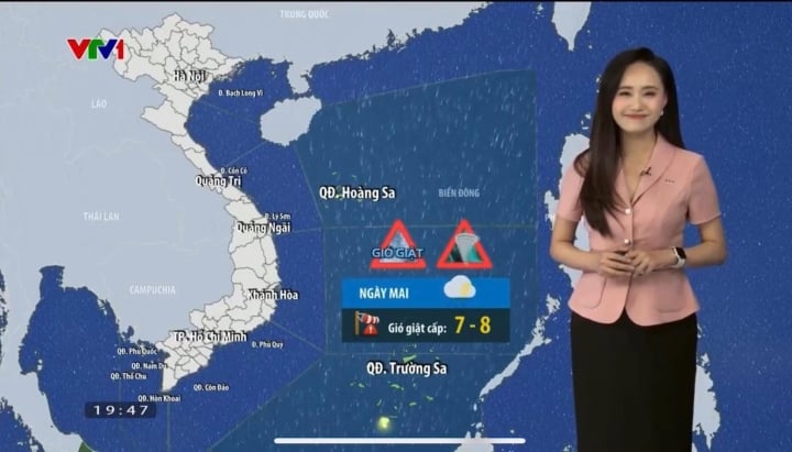 Weather reporter Xuan Anh: I often come home late so my husband will feed and put the baby to sleep - 2