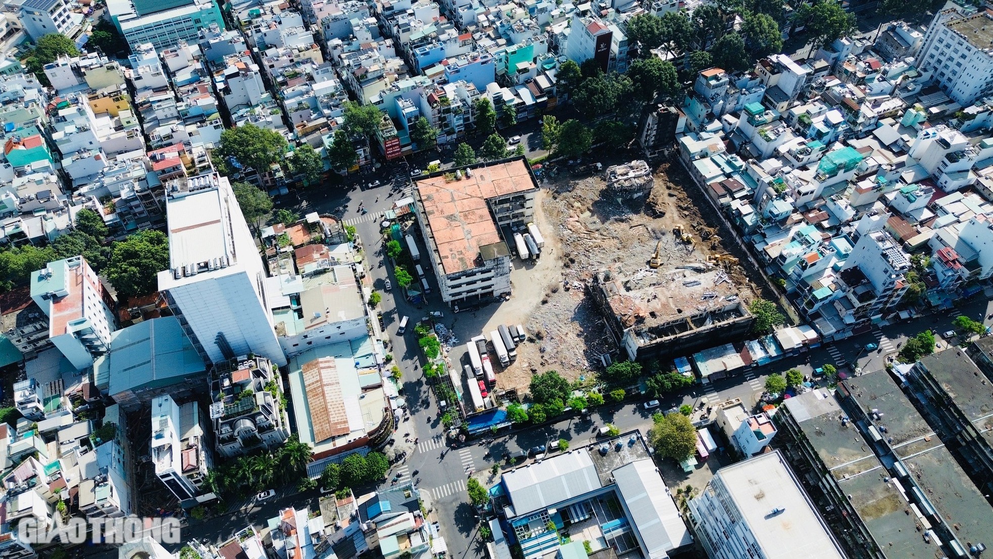 ホーチミン市レホンフォン419番地の黄金の土地のプロジェクトの解体のクローズアップ、写真1