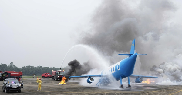 For the first time, Vietnam conducted a firefighting and evacuation drill for a crashed plane.