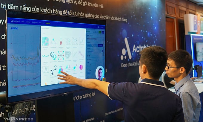 Dozens of AI booths at Vietnam Artificial Intelligence Day