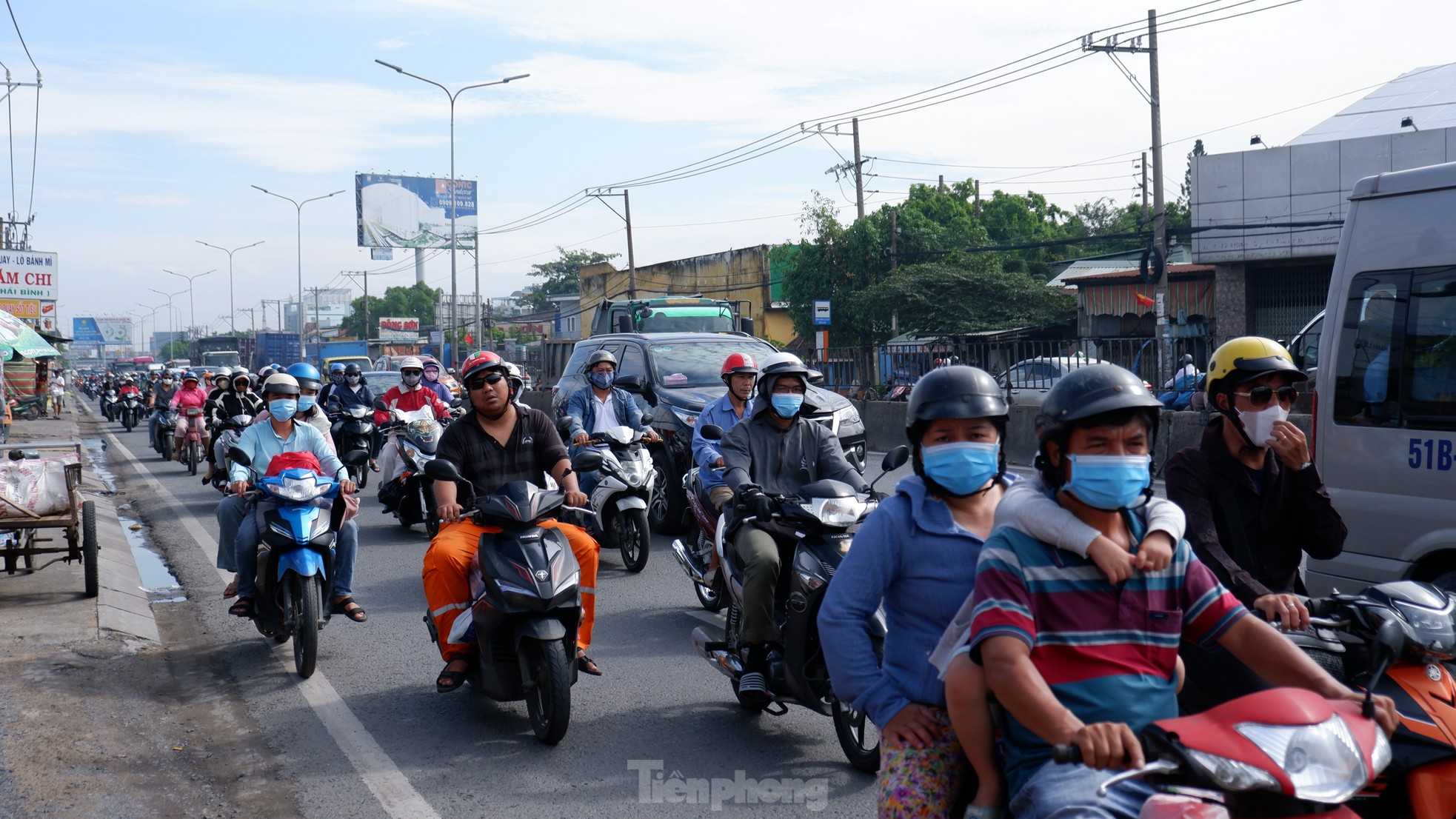 ថ្ងៃដំបូងនៃថ្ងៃឈប់សម្រាកថ្ងៃទី 2 ខែកញ្ញា៖ ស្ថានីយ៍រថភ្លើង និងស្ថានីយ៍រថយន្តក្រុងមានមនុស្សកកកុញ អាកាសយានដ្ឋាន Tan Son Nhat ច្បាស់គួរឱ្យភ្ញាក់ផ្អើលរូបថត 9