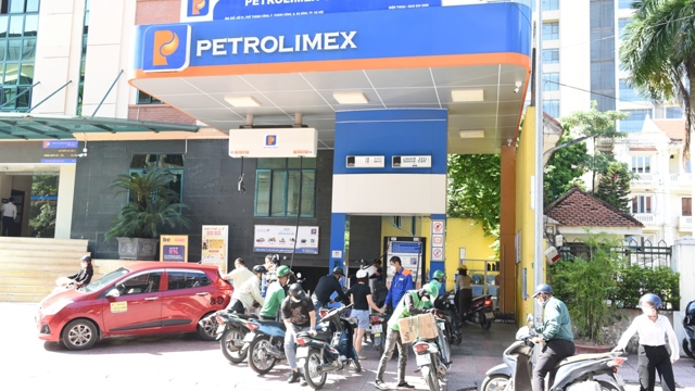 Los precios de la gasolina disminuyeron ligeramente desde la tarde del 24 de octubre