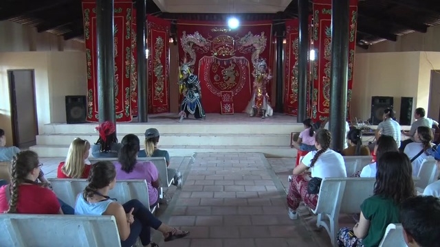 Family with 5 generations of Cai Luong profession photo 3