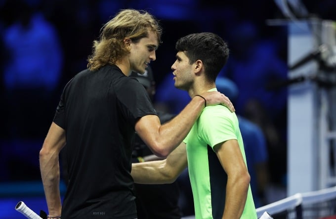 Alcaraz (right) easily beat Zverev at the 2023 US Open, but lost to his German opponent at the ATP Finals in Turin, Italy on November 13. Photo: ATP