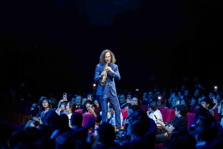 Après 8 ans, Kenny G revient officiellement au Vietnam avec un spectacle au National Convention Center le soir du 14 novembre.