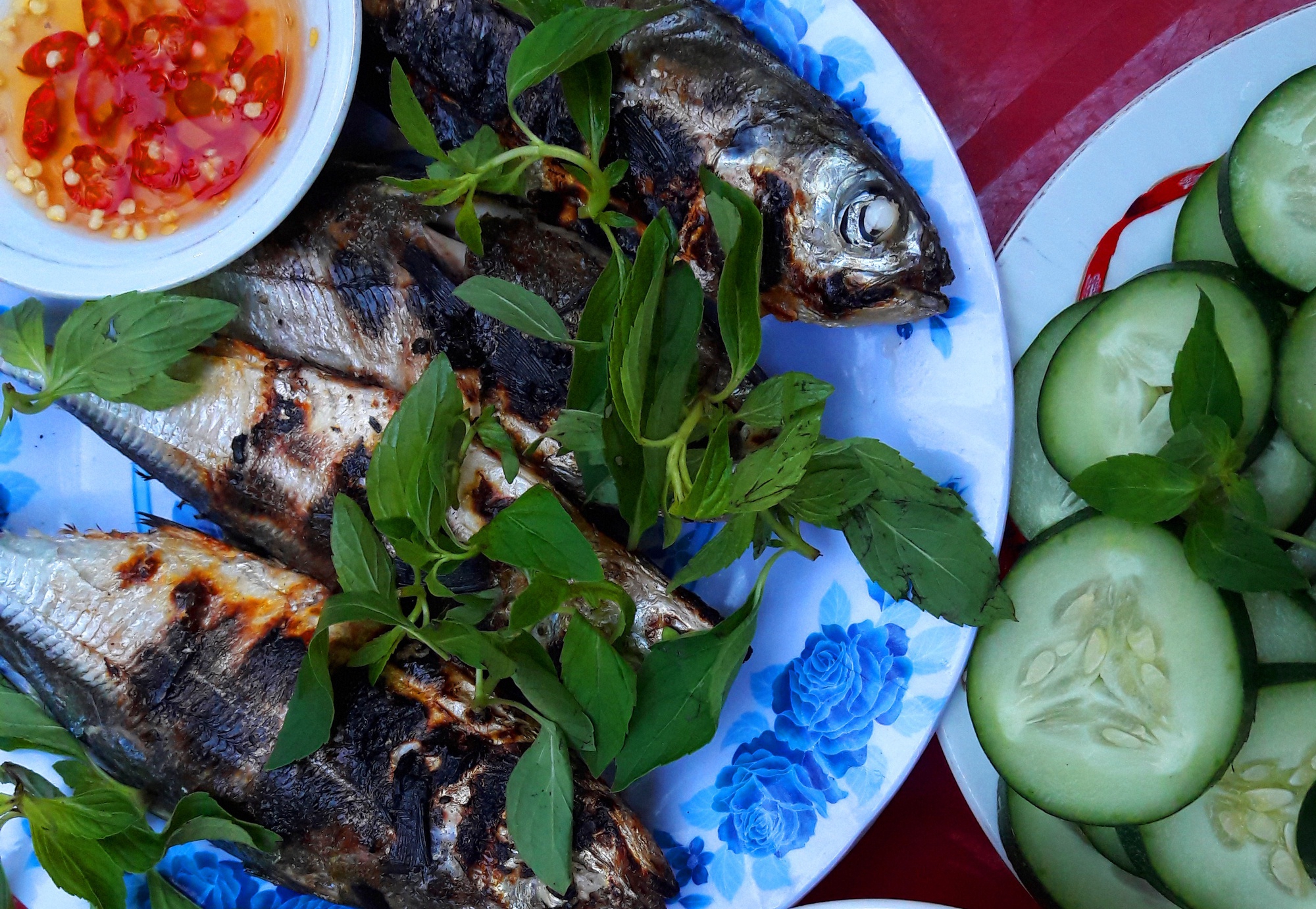Hương vị quê hương: Xao xuyến mùi cá sòng nướng - Ảnh 2.
