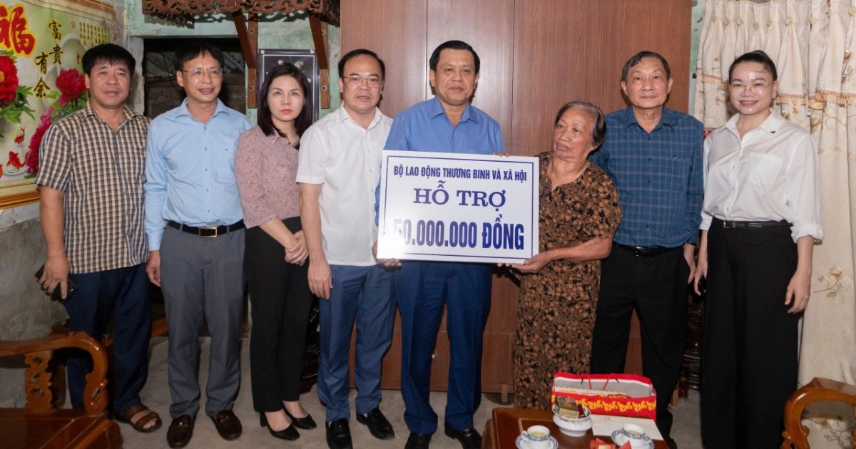 សាច់​ញាតិ​របស់​យុទ្ធជន​ដែល​បាន​បាត់​បង់​ផ្ទះ​ដោយ​សារ​ខ្យល់​ព្យុះ ស្រក់​ទឹក​ភ្នែក ខណៈ​ពួក​គេ​នឹង​មាន​គេហដ្ឋាន​ថ្មី​ដើម្បី​ធ្វើ​បុណ្យ​តេត។