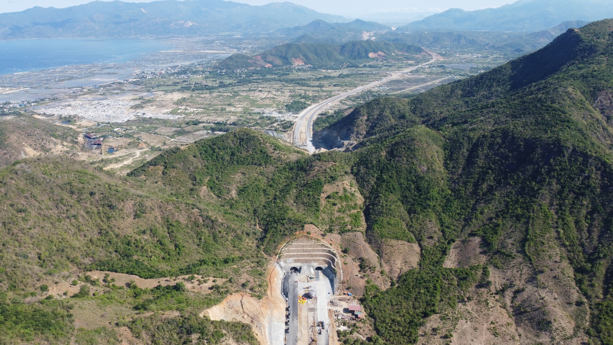 Cao tốc Nha Trang - Cam Lâm trước ngày thông xe - Ảnh 8.