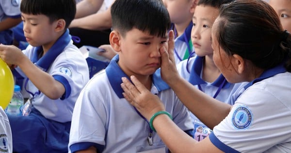 Premier jour d'école, les élèves de première année ont les larmes aux yeux