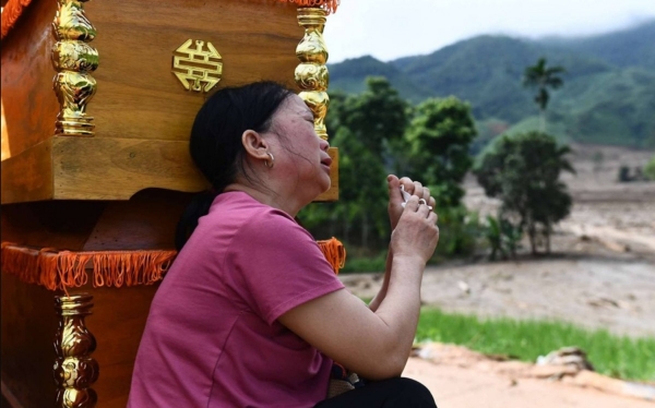 ការ​ប្រើ​នុយ​ដូច​គ្នា និង​ចំណេញ​ពី​ការ​ឈឺ​ចាប់​របស់​ជន​រួម​ជាតិ​ជា​ឧក្រិដ្ឋកម្ម។