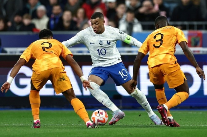 Mbappe dribbles during the 4-0 win over the Netherlands in the Euro 2024 qualifiers on March 24, 2023 in Paris - the first match after he was appointed captain of the French national team. Photo: AFP