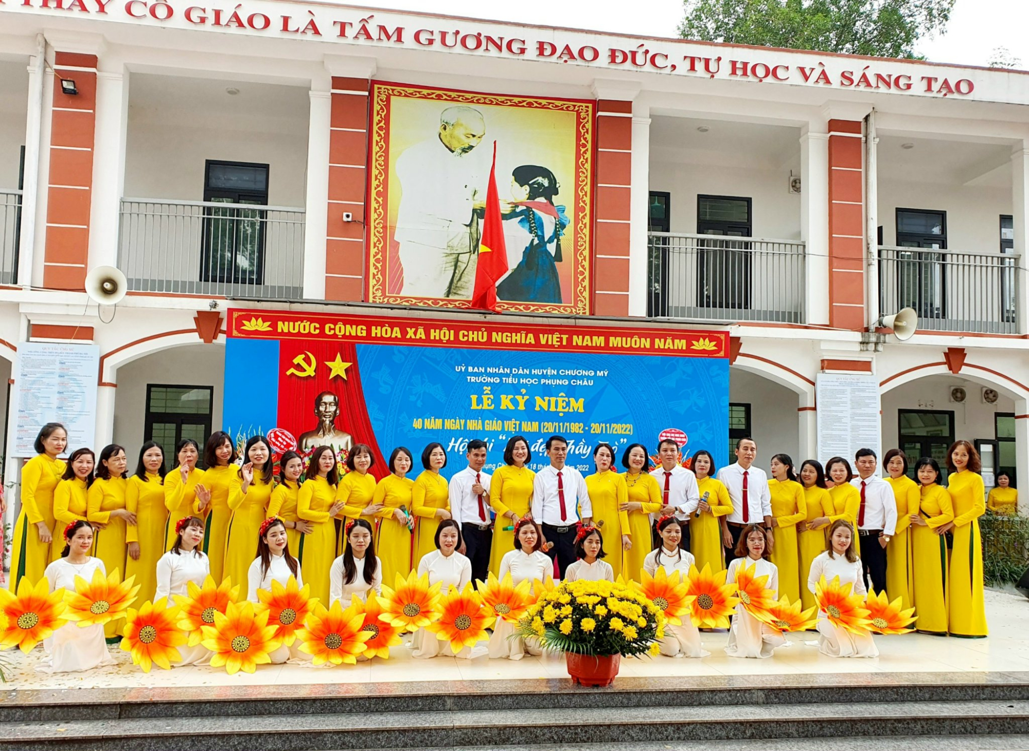 La escuela primaria Phung Chau se esfuerza constantemente por mejorar la calidad de la enseñanza y el aprendizaje 2