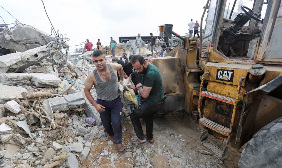 イスラエルはガザからレバノンまで一連の空爆を開始した（写真1）。