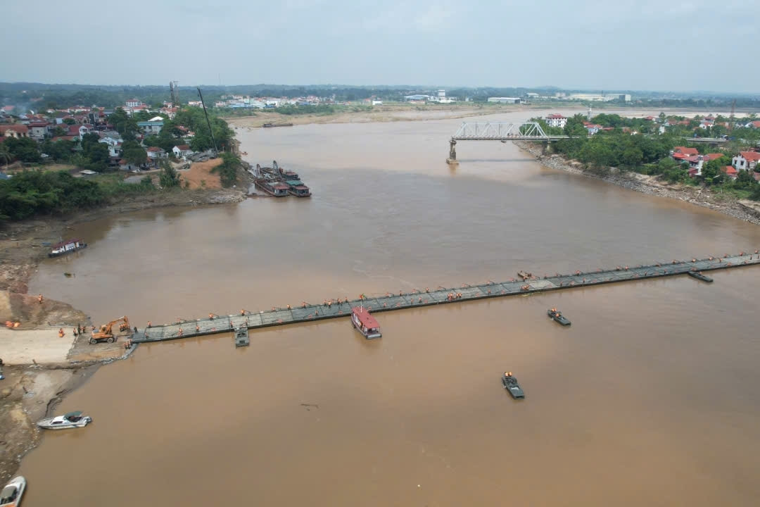 Wichtige Hinweise zur Fahrt über die Phong Chau Pontonbrücke