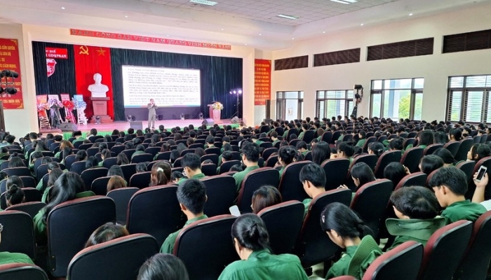 Skills for safe use of social networks and school drugs for Hue University students