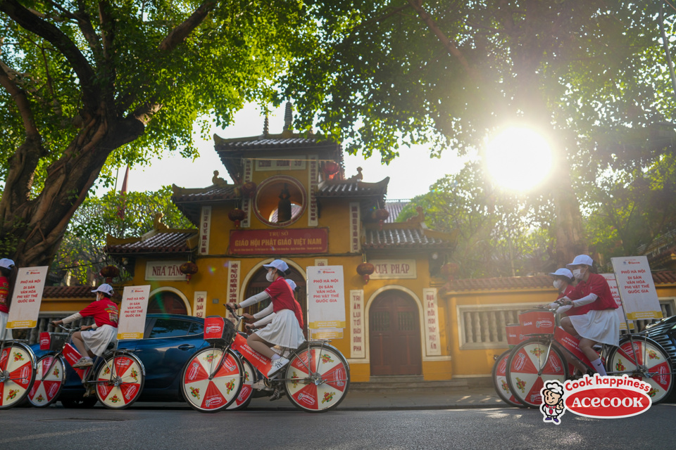 โรดโชว์เพื่อโปรโมตร้านโฟฮานอยได้ไปตามถนนสายหลักหลายสายในเมืองหลวง