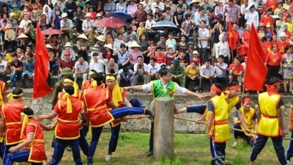 Le premier festival de jeux et de rituels de tir à la corde au Vietnam