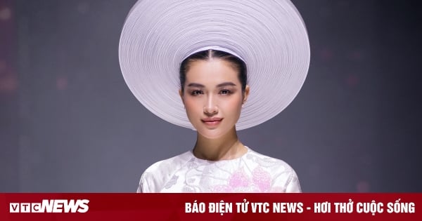 La finaliste Le Hang montre sa beauté dans un ao dai avec les paroles de la chanson "Da co hoai lang" de Thuy Nguyen