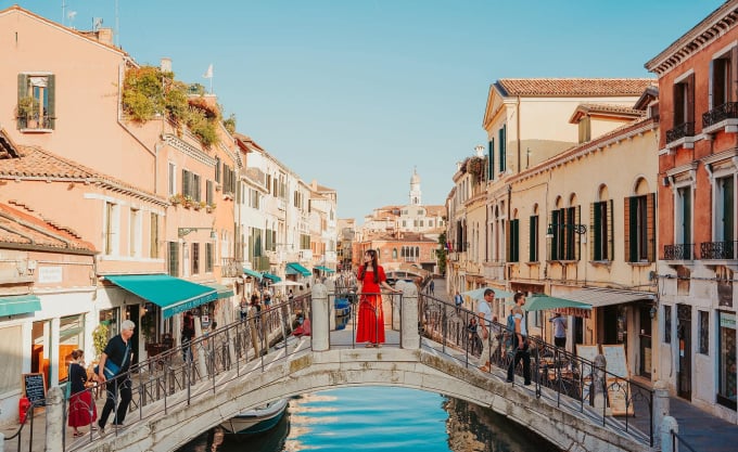 Venecia atrae a los turistas con su belleza antigua, sus canales y sus pequeños puentes. Fotografía: Nguyen Anh Lukas