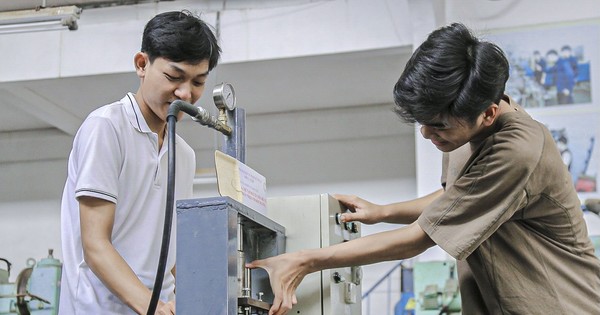 Danang students invent dish press from environmentally friendly materials